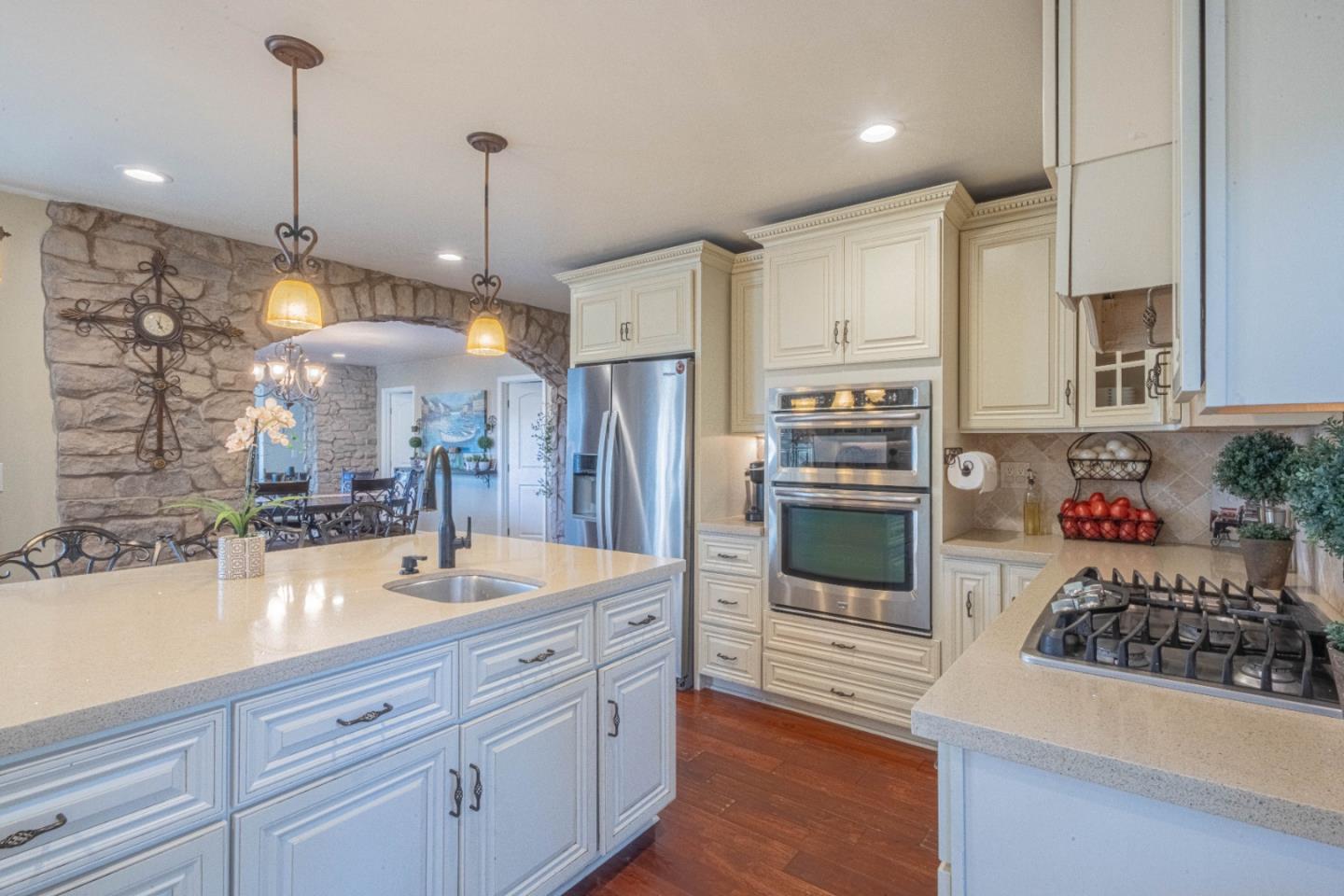 Detail Gallery Image 11 of 39 For 6218 Echo Valley Ct, Salinas,  CA 93907 - 3 Beds | 2 Baths
