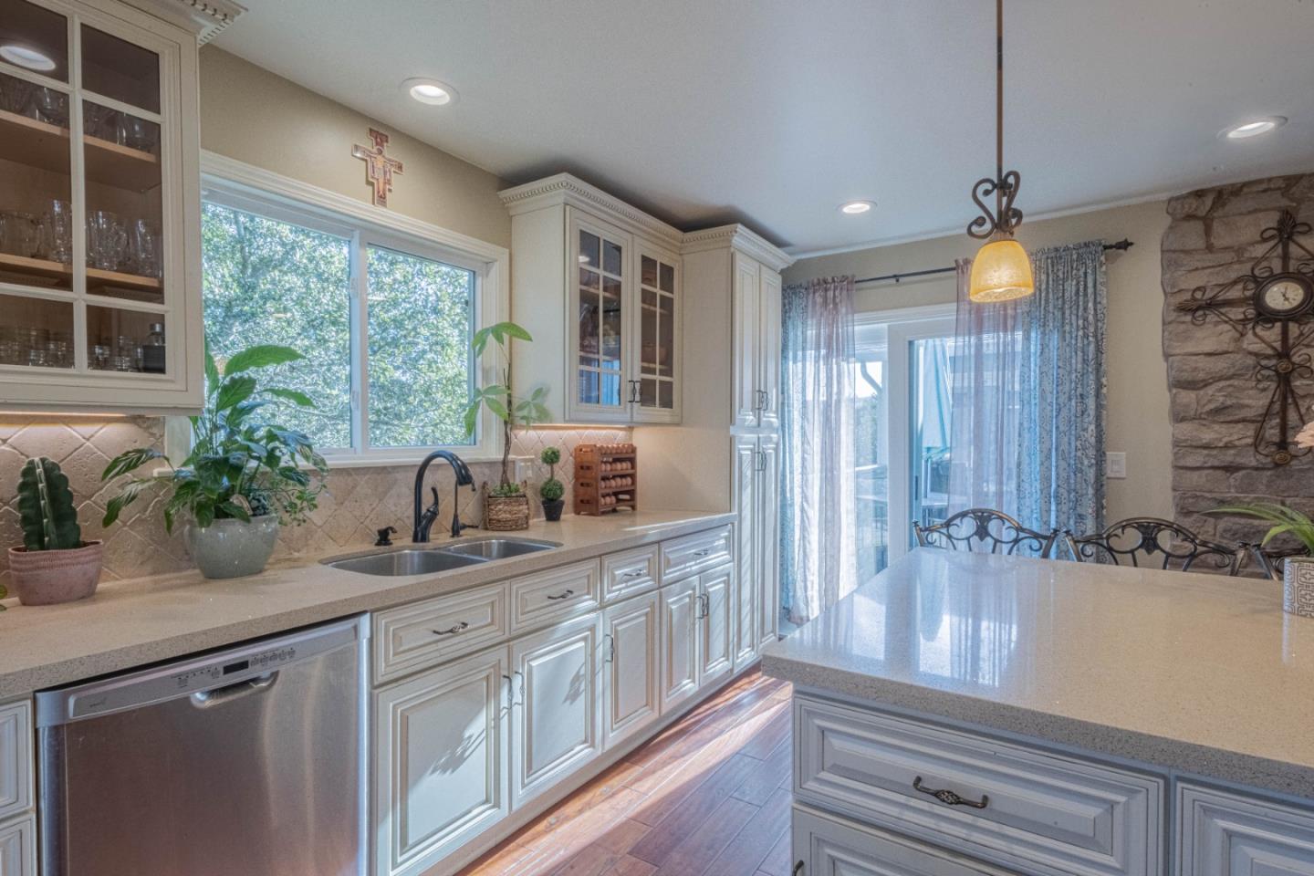 Detail Gallery Image 12 of 39 For 6218 Echo Valley Ct, Salinas,  CA 93907 - 3 Beds | 2 Baths