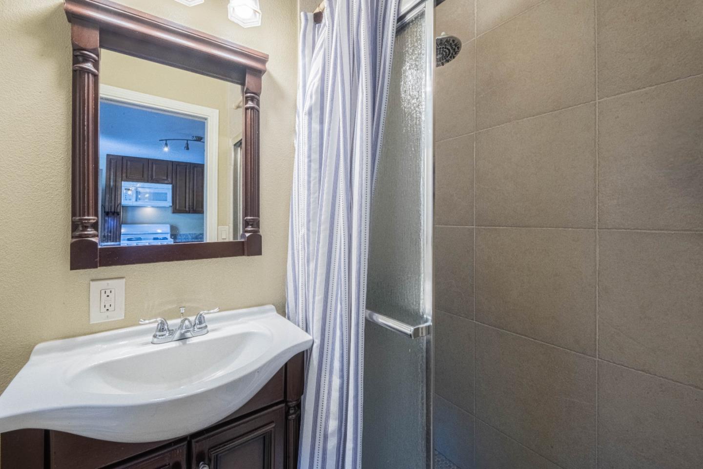 Detail Gallery Image 28 of 39 For 6218 Echo Valley Ct, Salinas,  CA 93907 - 3 Beds | 2 Baths