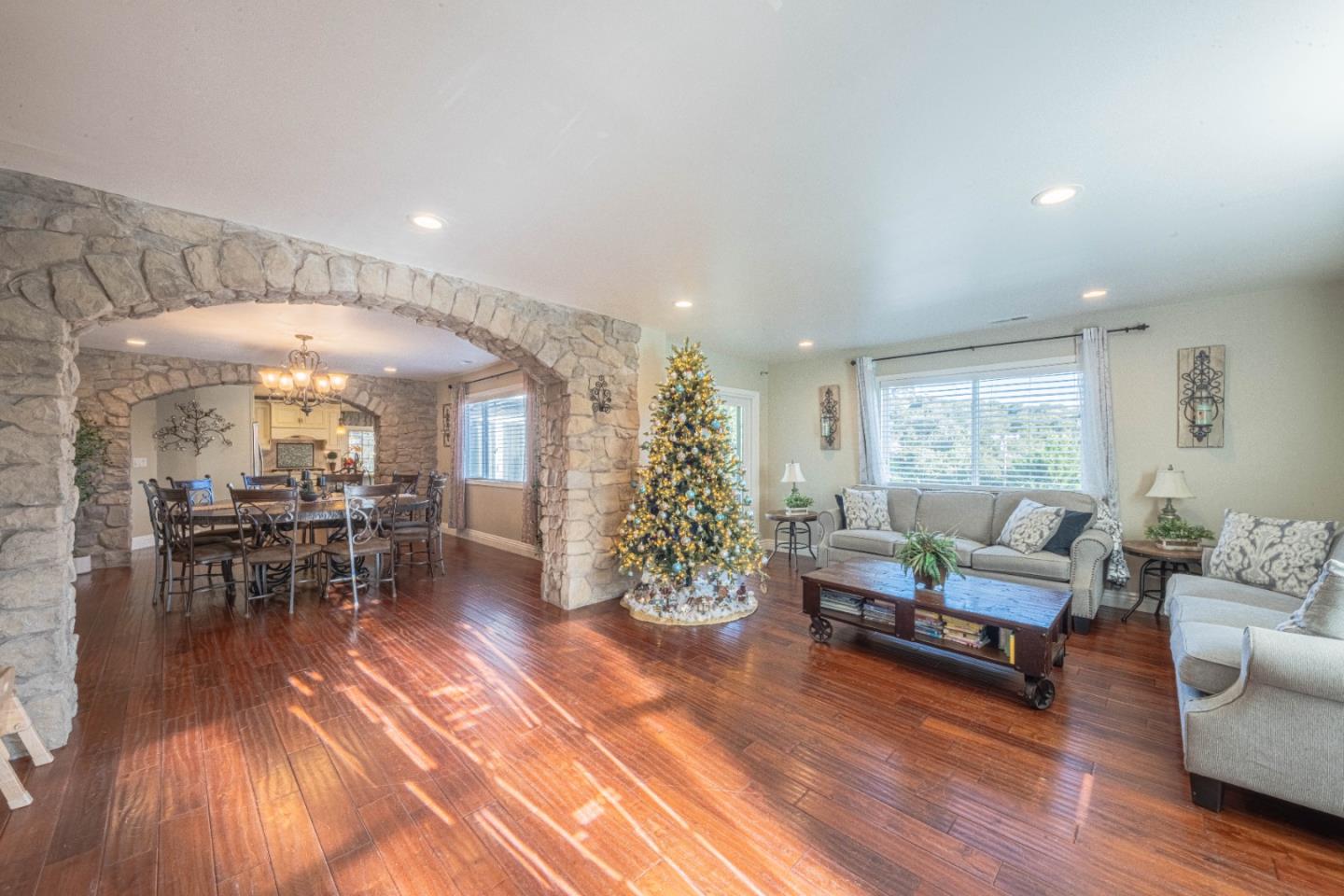 Detail Gallery Image 5 of 39 For 6218 Echo Valley Ct, Salinas,  CA 93907 - 3 Beds | 2 Baths