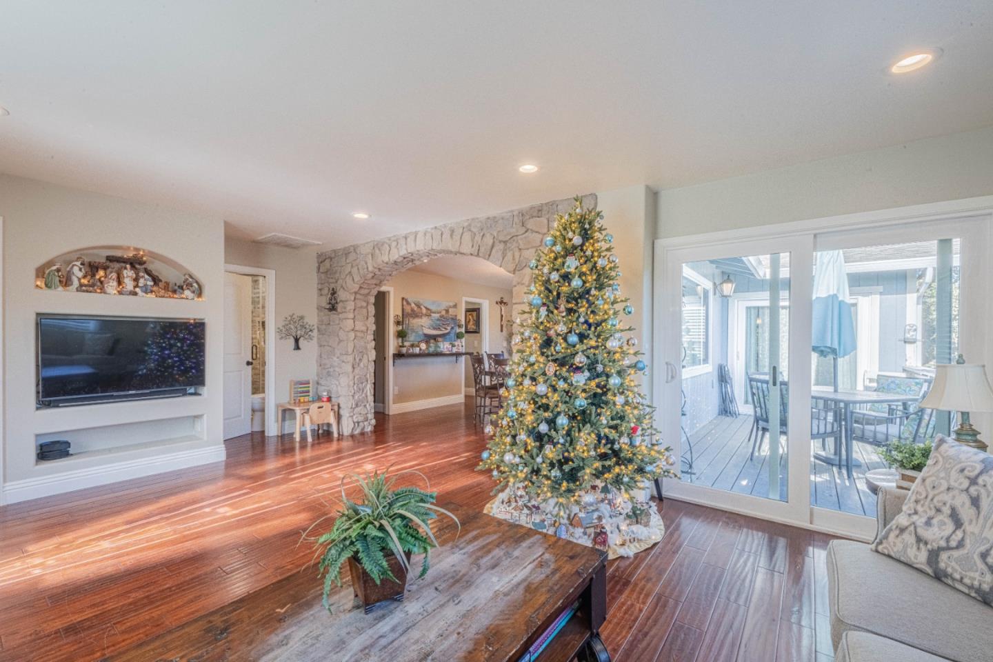 Detail Gallery Image 6 of 39 For 6218 Echo Valley Ct, Salinas,  CA 93907 - 3 Beds | 2 Baths