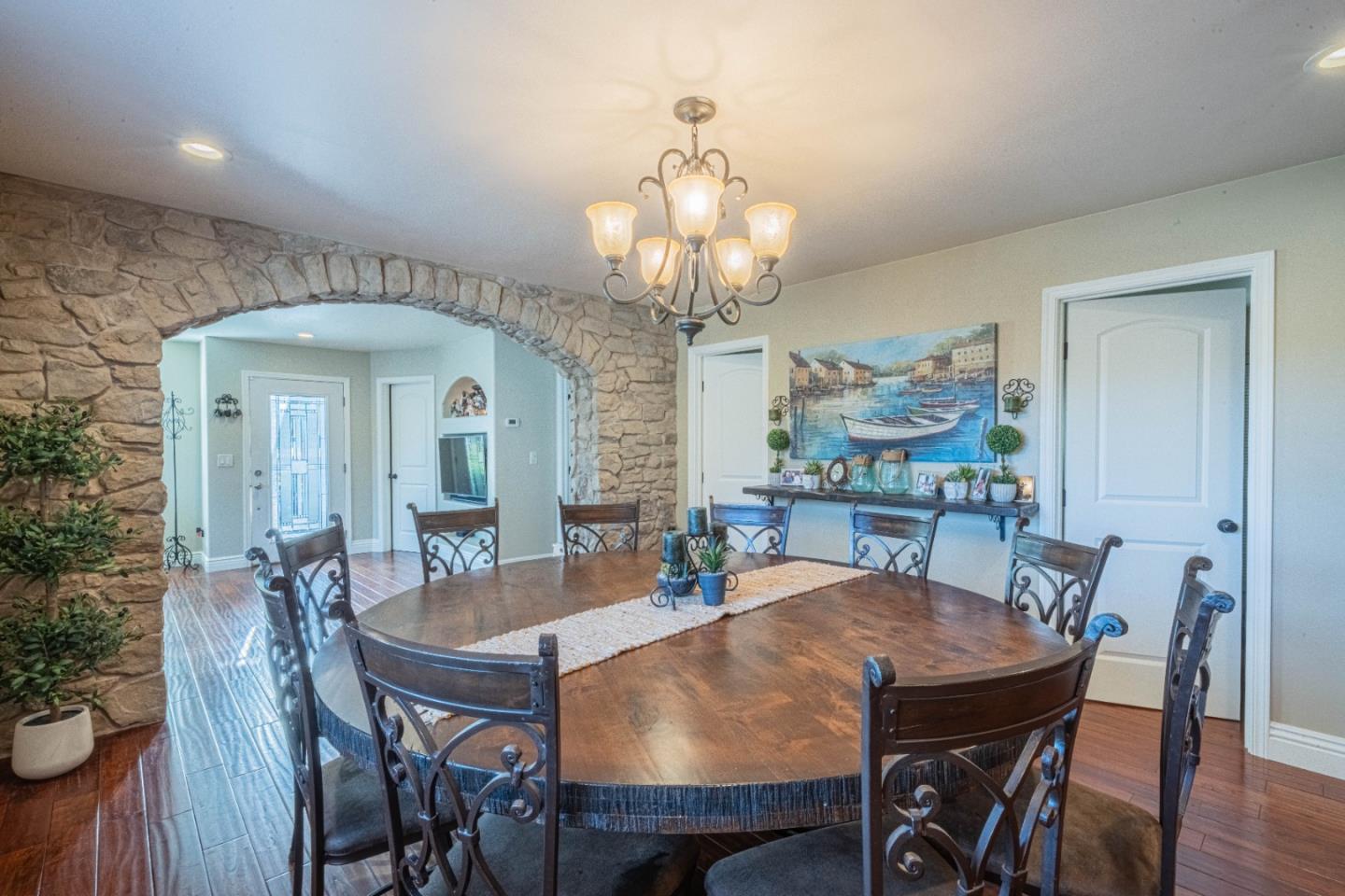 Detail Gallery Image 8 of 39 For 6218 Echo Valley Ct, Salinas,  CA 93907 - 3 Beds | 2 Baths