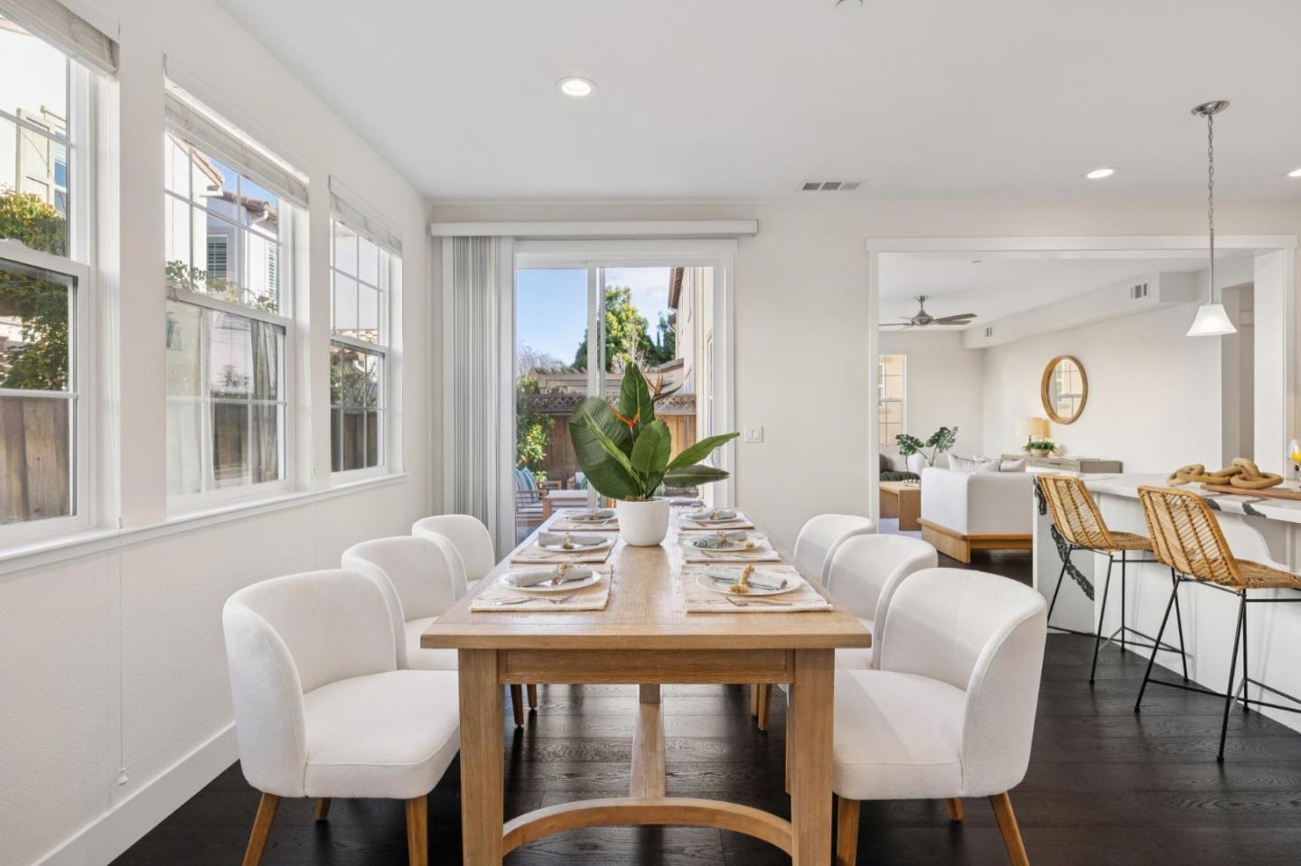 Detail Gallery Image 12 of 39 For 327 Polaris Ter, Sunnyvale,  CA 94086 - 5 Beds | 3 Baths