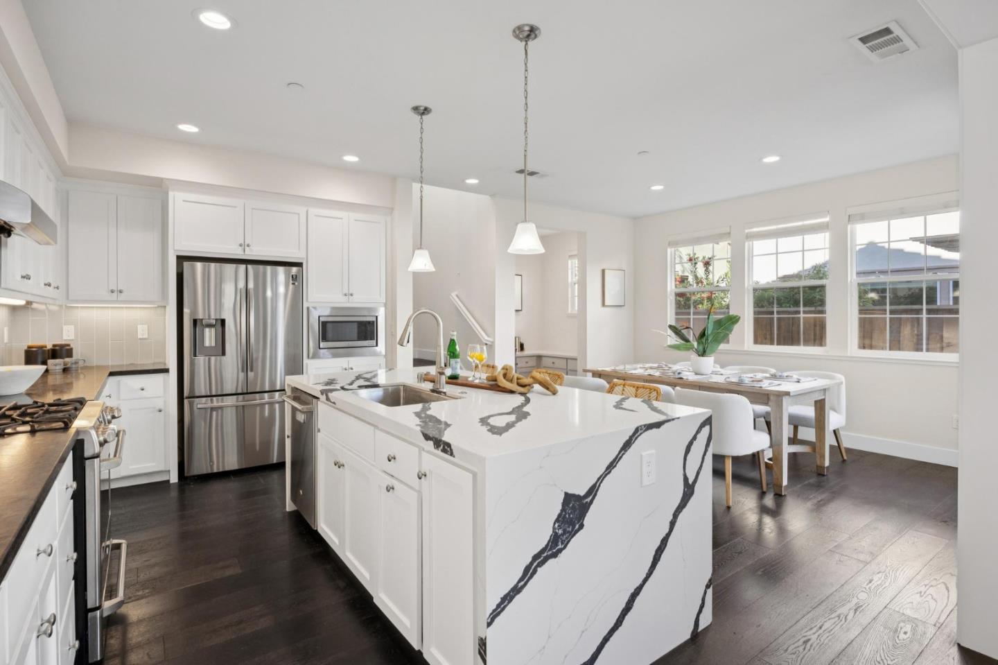 Detail Gallery Image 4 of 39 For 327 Polaris Ter, Sunnyvale,  CA 94086 - 5 Beds | 3 Baths