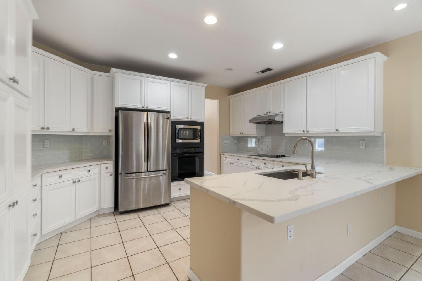 Detail Gallery Image 4 of 15 For 4009 Bella Tuscany Dr, Modesto,  CA 95356 - 5 Beds | 3 Baths