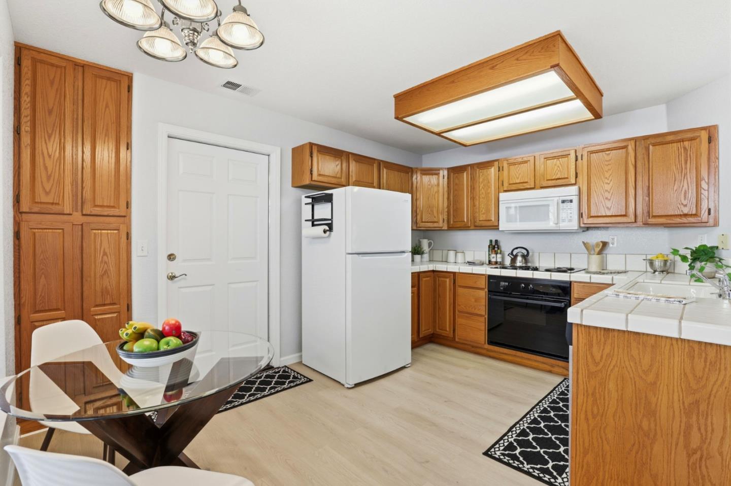 Detail Gallery Image 8 of 32 For 16935 Sugar Pine Dr, Morgan Hill,  CA 95037 - 2 Beds | 1/1 Baths