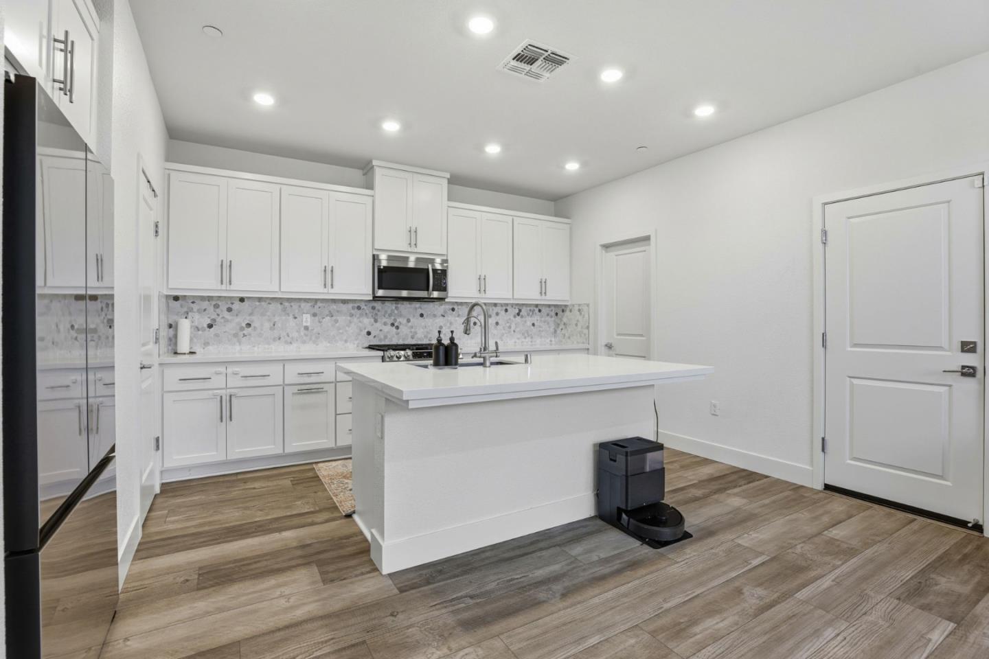 Detail Gallery Image 10 of 55 For 6056 Bullion Ln, Dublin,  CA 94568 - 4 Beds | 3/1 Baths