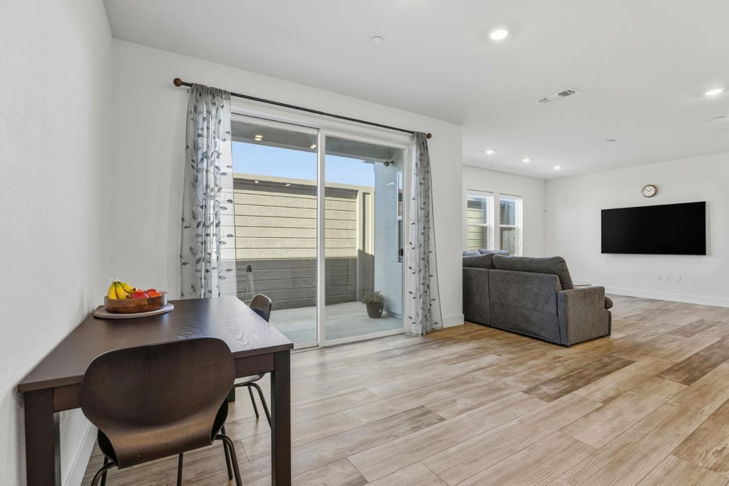 Detail Gallery Image 12 of 55 For 6056 Bullion Ln, Dublin,  CA 94568 - 4 Beds | 3/1 Baths