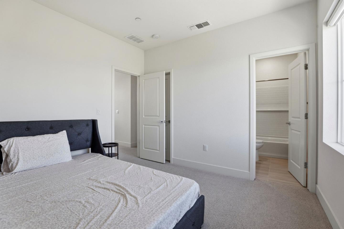 Detail Gallery Image 20 of 55 For 6056 Bullion Ln, Dublin,  CA 94568 - 4 Beds | 3/1 Baths