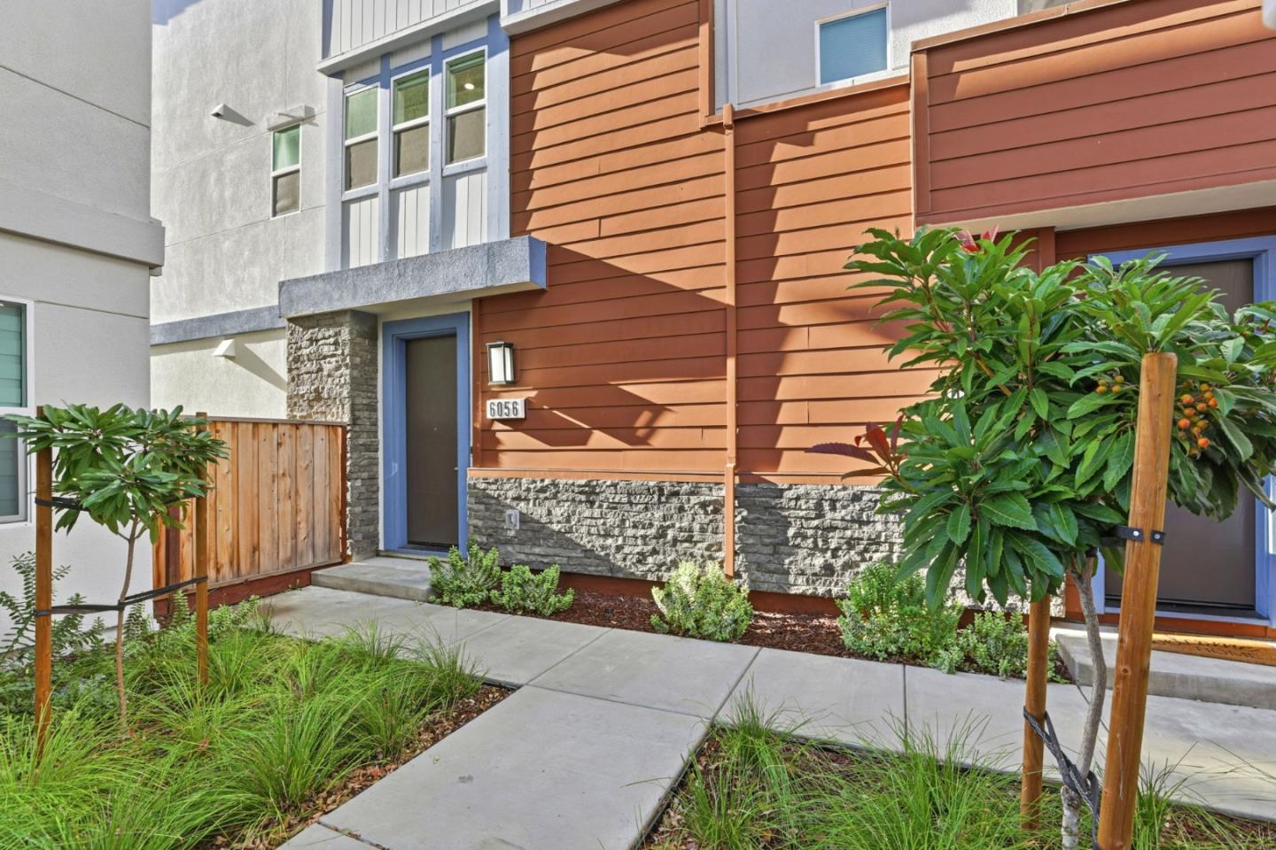 Detail Gallery Image 4 of 55 For 6056 Bullion Ln, Dublin,  CA 94568 - 4 Beds | 3/1 Baths