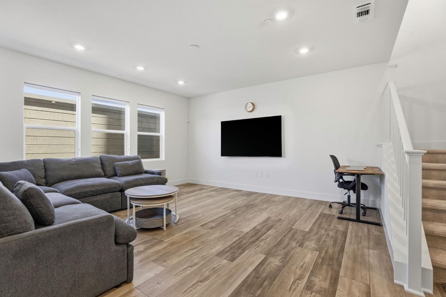 Detail Gallery Image 6 of 55 For 6056 Bullion Ln, Dublin,  CA 94568 - 4 Beds | 3/1 Baths