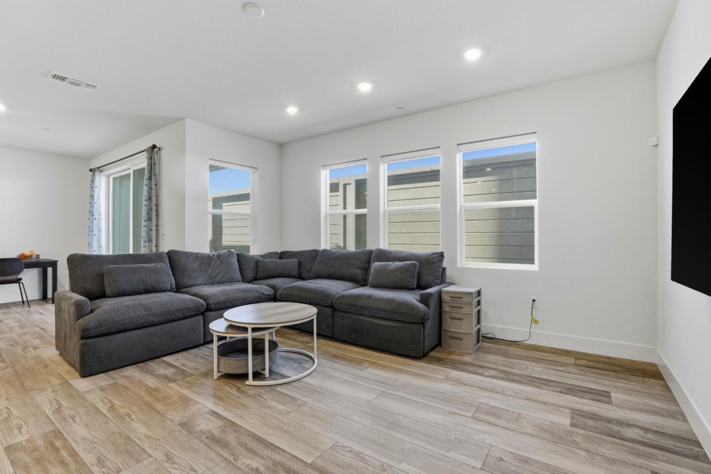 Detail Gallery Image 7 of 55 For 6056 Bullion Ln, Dublin,  CA 94568 - 4 Beds | 3/1 Baths