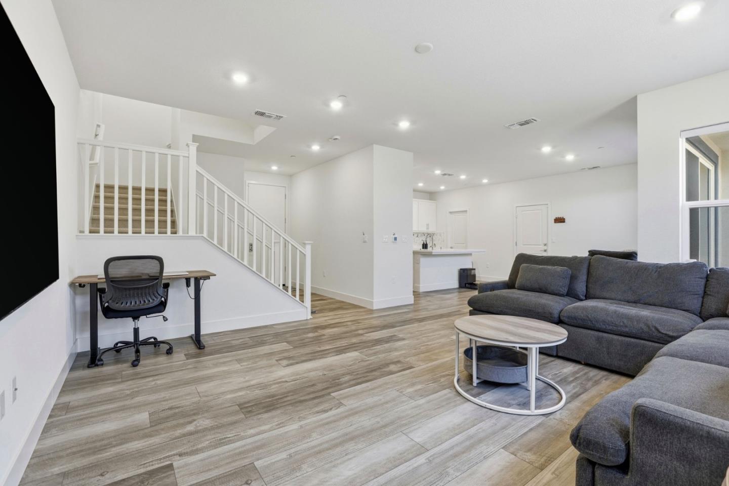 Detail Gallery Image 8 of 55 For 6056 Bullion Ln, Dublin,  CA 94568 - 4 Beds | 3/1 Baths