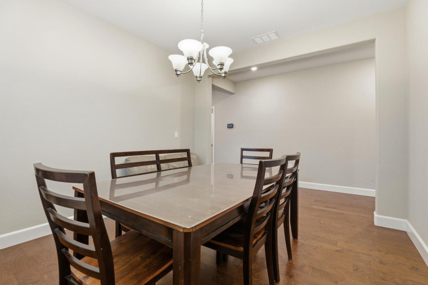 Detail Gallery Image 12 of 51 For 2631 Grassland Way, Gilroy,  CA 95020 - 5 Beds | 4/1 Baths