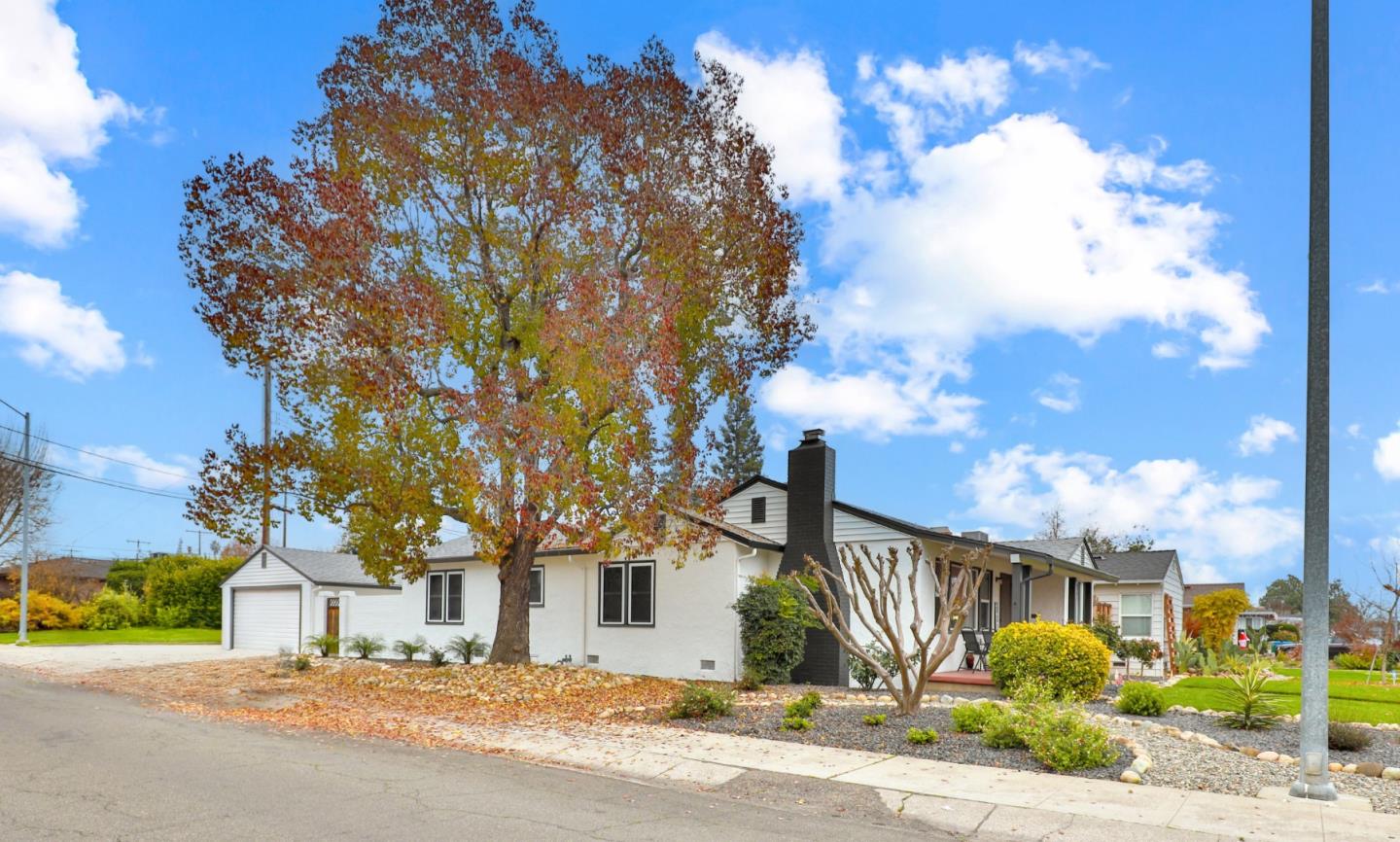 Detail Gallery Image 4 of 32 For 1433 Ayers Ave, Lodi,  CA 95242 - 2 Beds | 2 Baths