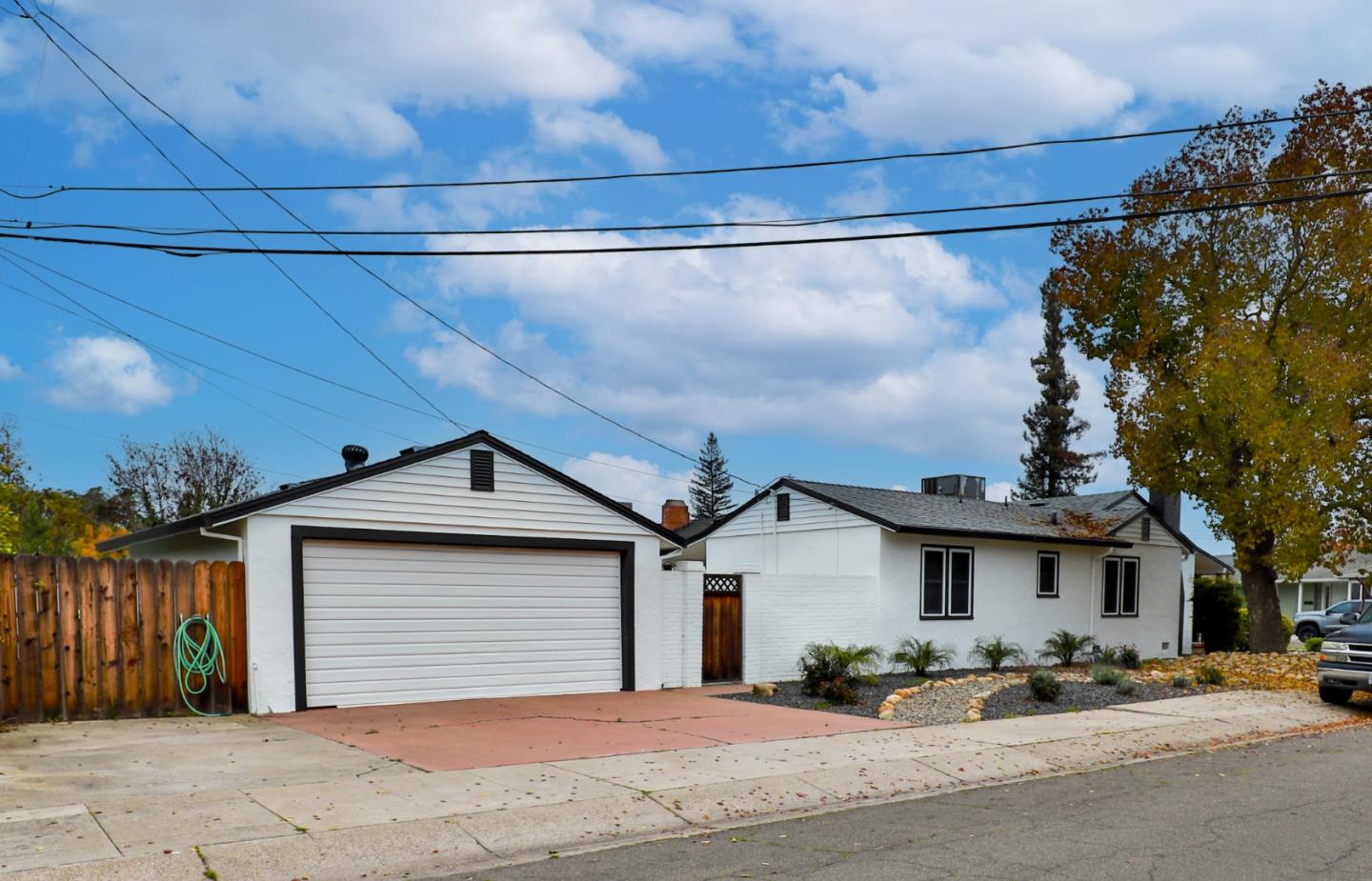 Detail Gallery Image 5 of 32 For 1433 Ayers Ave, Lodi,  CA 95242 - 2 Beds | 2 Baths