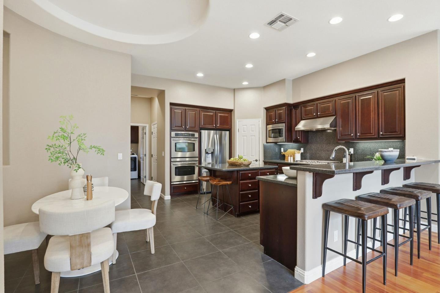 Detail Gallery Image 12 of 39 For 670 E Central Ave, Morgan Hill,  CA 95037 - 4 Beds | 2/1 Baths