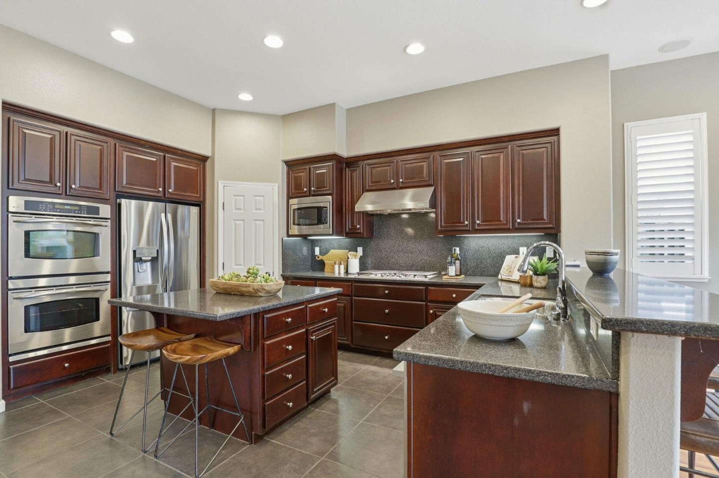 Detail Gallery Image 13 of 39 For 670 E Central Ave, Morgan Hill,  CA 95037 - 4 Beds | 2/1 Baths