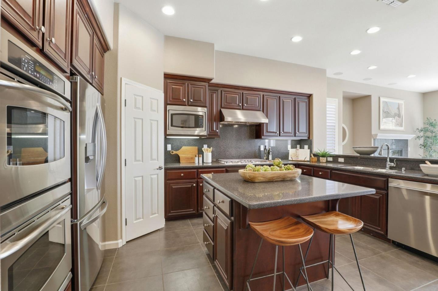 Detail Gallery Image 15 of 39 For 670 E Central Ave, Morgan Hill,  CA 95037 - 4 Beds | 2/1 Baths