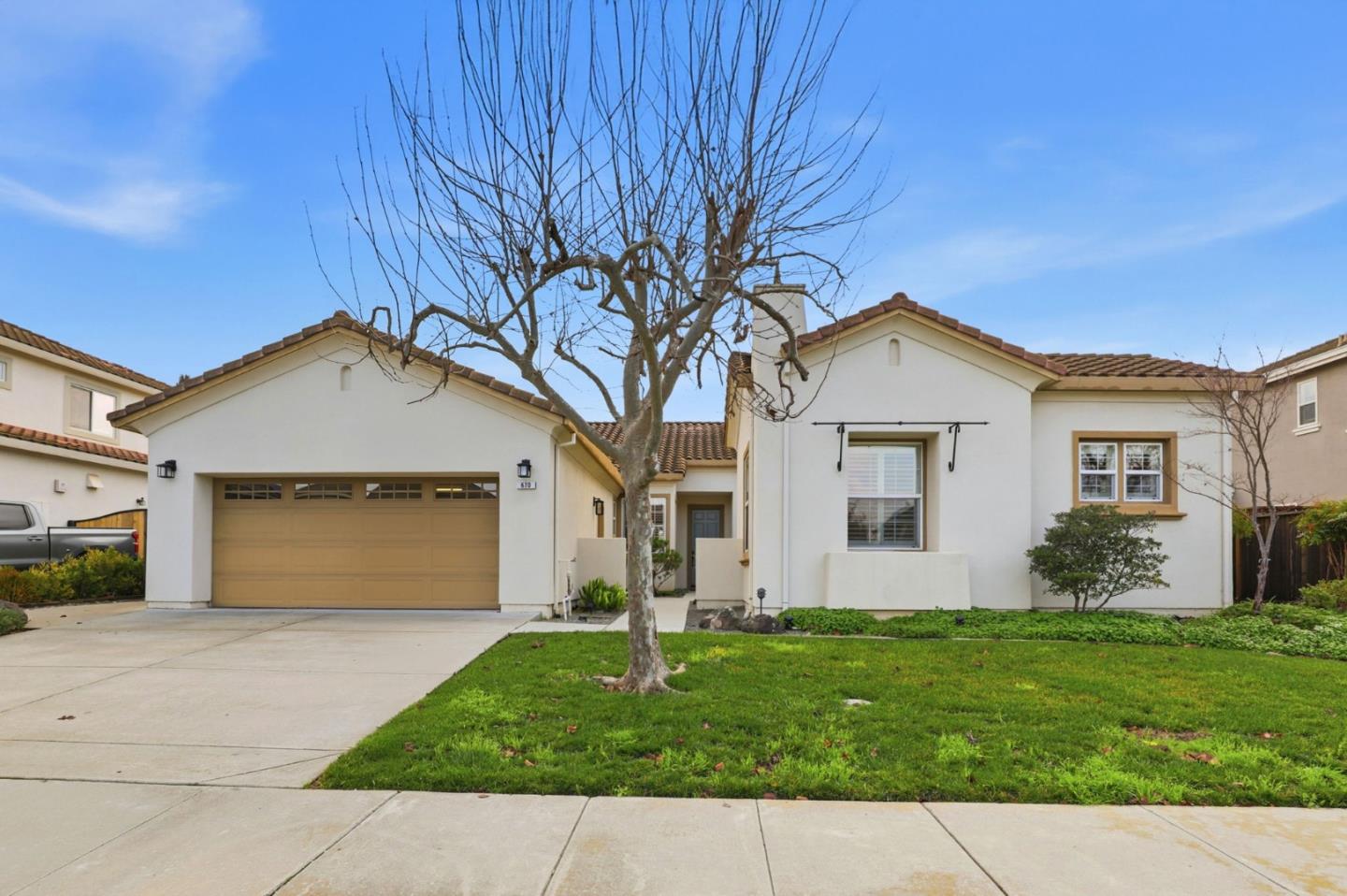 Detail Gallery Image 2 of 39 For 670 E Central Ave, Morgan Hill,  CA 95037 - 4 Beds | 2/1 Baths