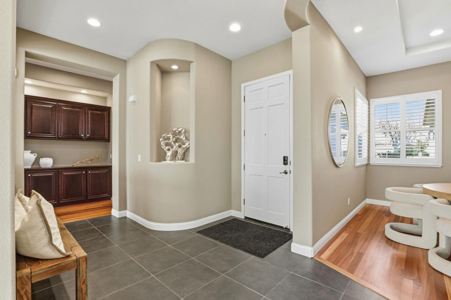 Detail Gallery Image 4 of 39 For 670 E Central Ave, Morgan Hill,  CA 95037 - 4 Beds | 2/1 Baths