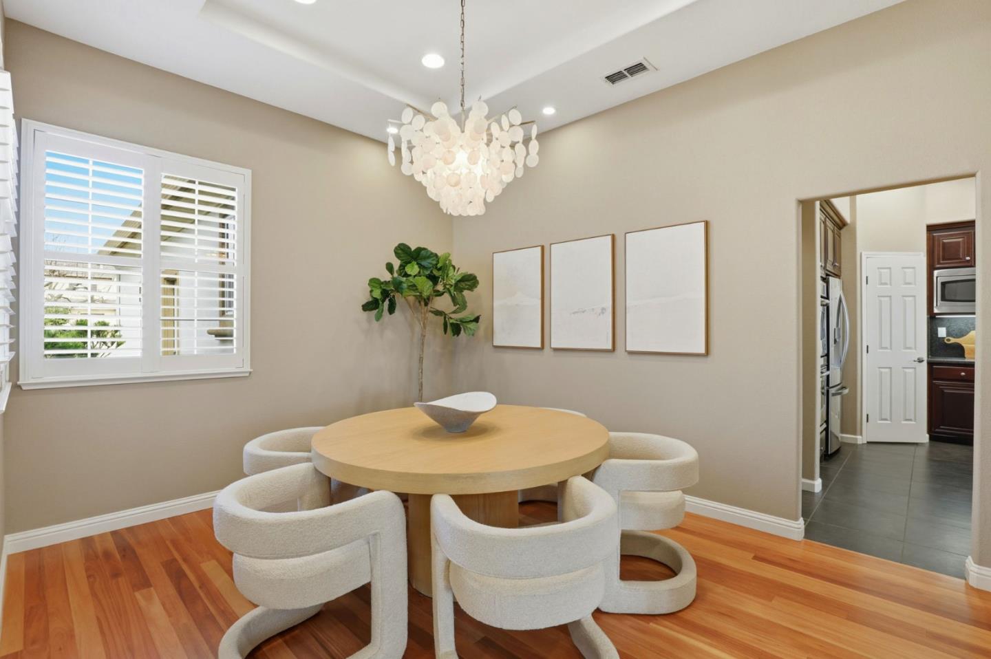 Detail Gallery Image 5 of 39 For 670 E Central Ave, Morgan Hill,  CA 95037 - 4 Beds | 2/1 Baths