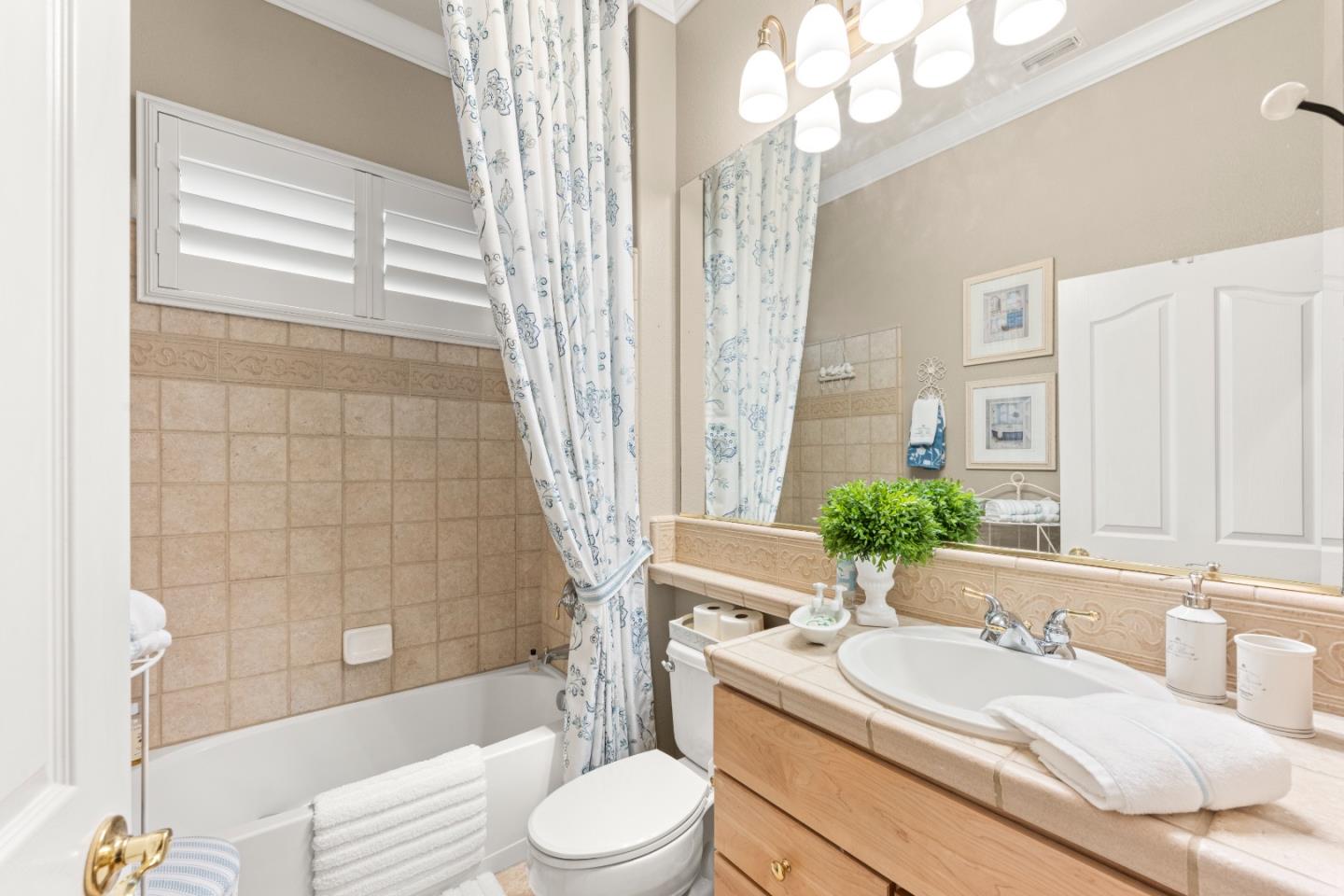 Detail Gallery Image 38 of 74 For 5723 Grassington Ln, Sacramento,  CA 95835 - 2 Beds | 2/1 Baths