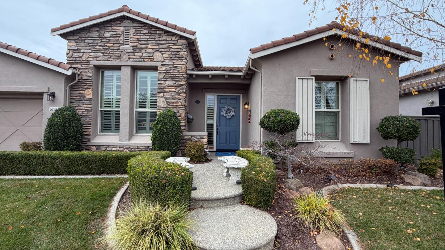 Detail Gallery Image 4 of 16 For 5723 Grassington Ln, Sacramento,  CA 95835 - 2 Beds | 2/1 Baths