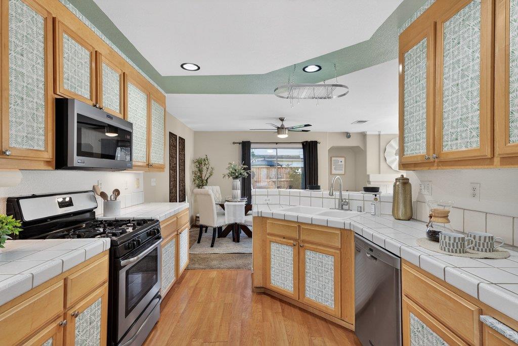 Detail Gallery Image 13 of 41 For 9336 Lariat Dr, Gilroy,  CA 95020 - 3 Beds | 2/1 Baths