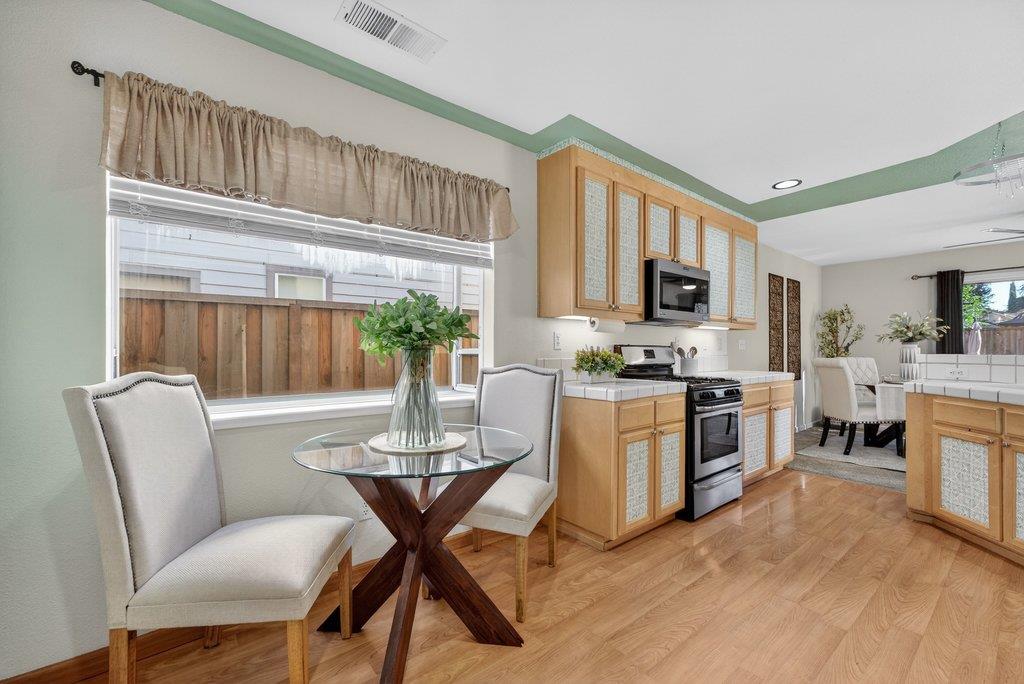 Detail Gallery Image 15 of 41 For 9336 Lariat Dr, Gilroy,  CA 95020 - 3 Beds | 2/1 Baths