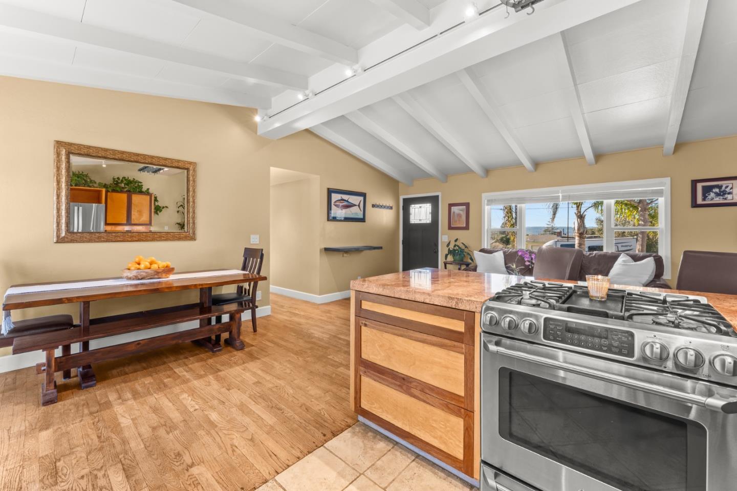 Detail Gallery Image 10 of 32 For 1106 Buena St, Seaside,  CA 93955 - 4 Beds | 2 Baths