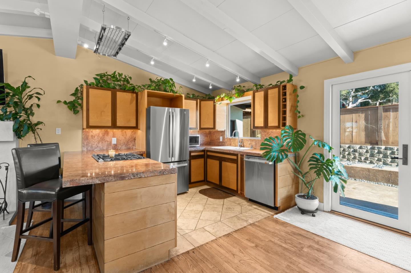 Detail Gallery Image 8 of 32 For 1106 Buena St, Seaside,  CA 93955 - 4 Beds | 2 Baths