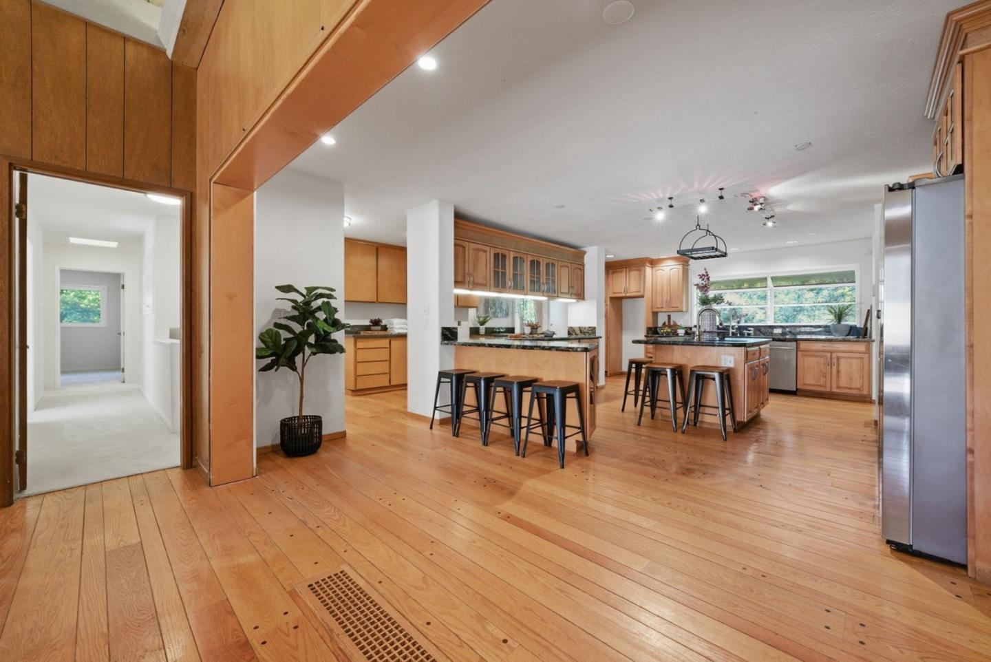 Detail Gallery Image 22 of 84 For 5401 Leona St, Oakland,  CA 94619 - 5 Beds | 3 Baths