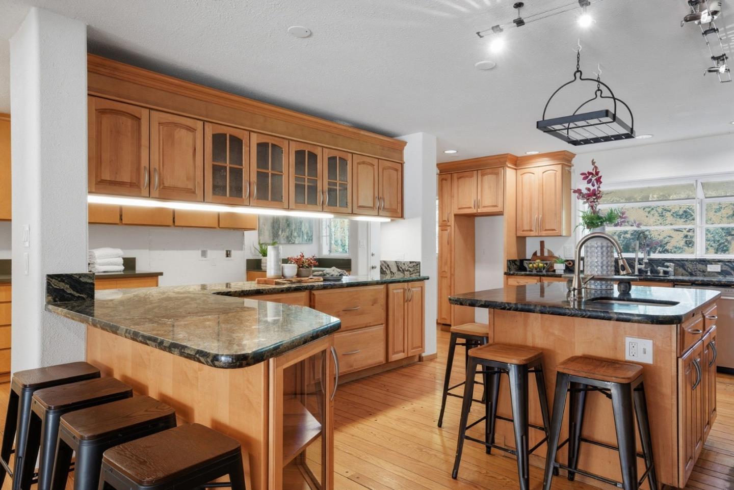 Detail Gallery Image 25 of 84 For 5401 Leona St, Oakland,  CA 94619 - 5 Beds | 3 Baths