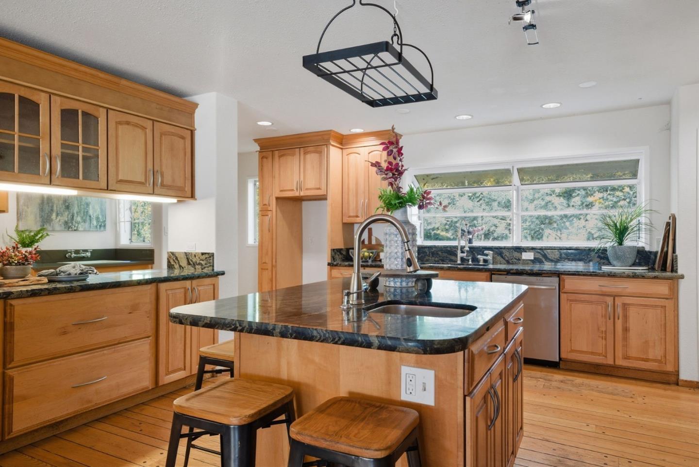 Detail Gallery Image 26 of 84 For 5401 Leona St, Oakland,  CA 94619 - 5 Beds | 3 Baths