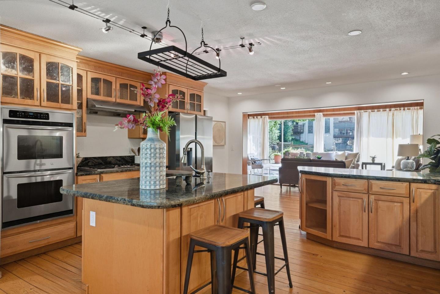 Detail Gallery Image 28 of 84 For 5401 Leona St, Oakland,  CA 94619 - 5 Beds | 3 Baths