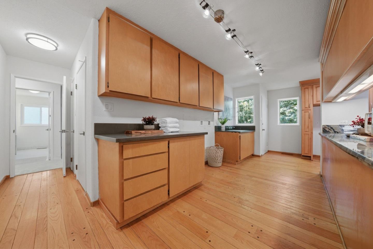 Detail Gallery Image 32 of 84 For 5401 Leona St, Oakland,  CA 94619 - 5 Beds | 3 Baths