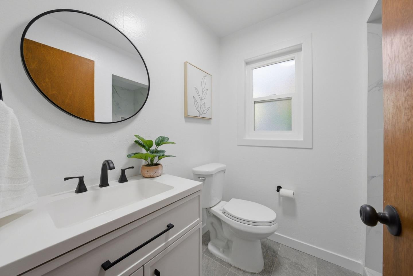 Detail Gallery Image 5 of 84 For 5401 Leona St, Oakland,  CA 94619 - 5 Beds | 3 Baths