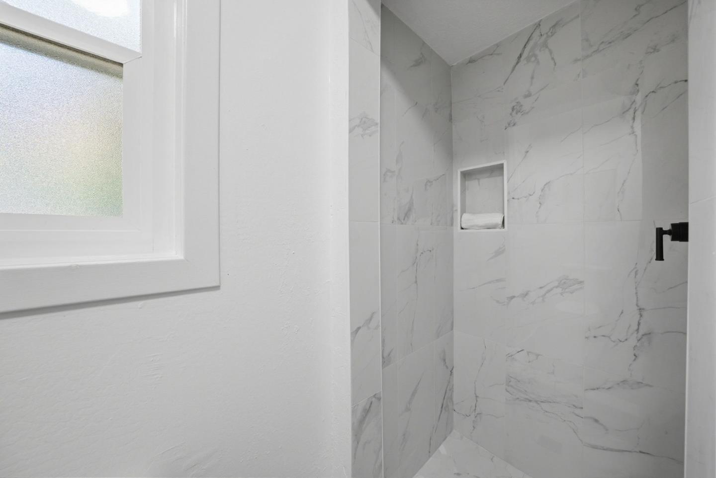 Detail Gallery Image 6 of 84 For 5401 Leona St, Oakland,  CA 94619 - 5 Beds | 3 Baths