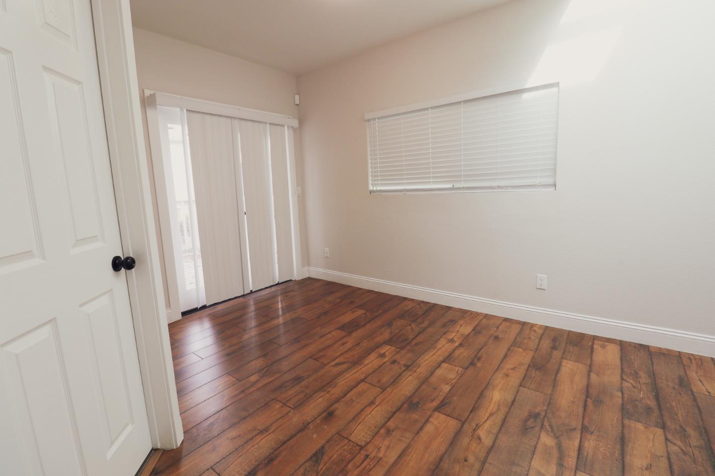 Detail Gallery Image 19 of 30 For 875 Wood St, Oakland,  CA 94607 - – Beds | – Baths