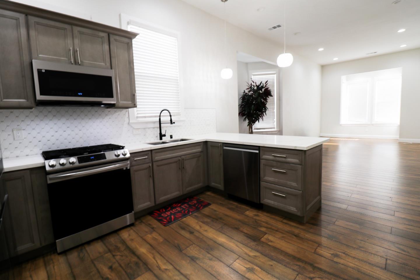 Detail Gallery Image 26 of 30 For 875 Wood St, Oakland,  CA 94607 - – Beds | – Baths