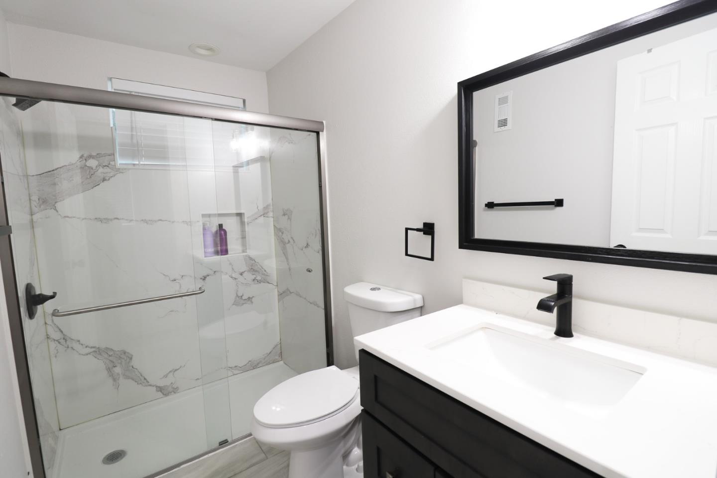 Detail Gallery Image 5 of 30 For 875 Wood St, Oakland,  CA 94607 - – Beds | – Baths