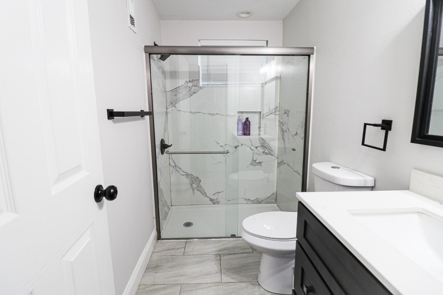 Detail Gallery Image 6 of 30 For 875 Wood St, Oakland,  CA 94607 - – Beds | – Baths