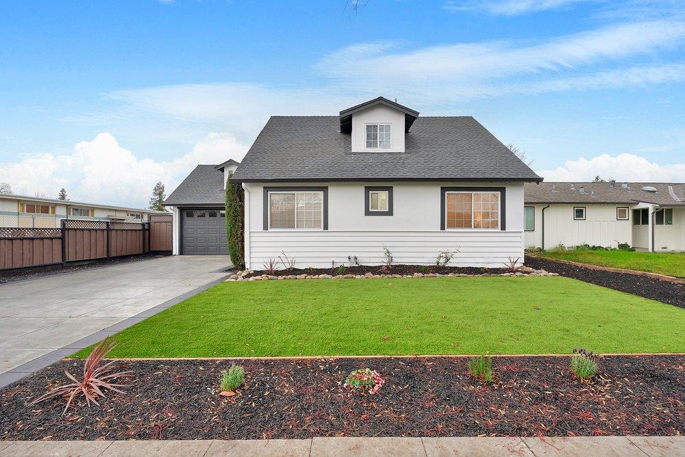 Detail Gallery Image 2 of 22 For 1202 Foxworthy Ave, San Jose,  CA 95118 - 4 Beds | 2 Baths