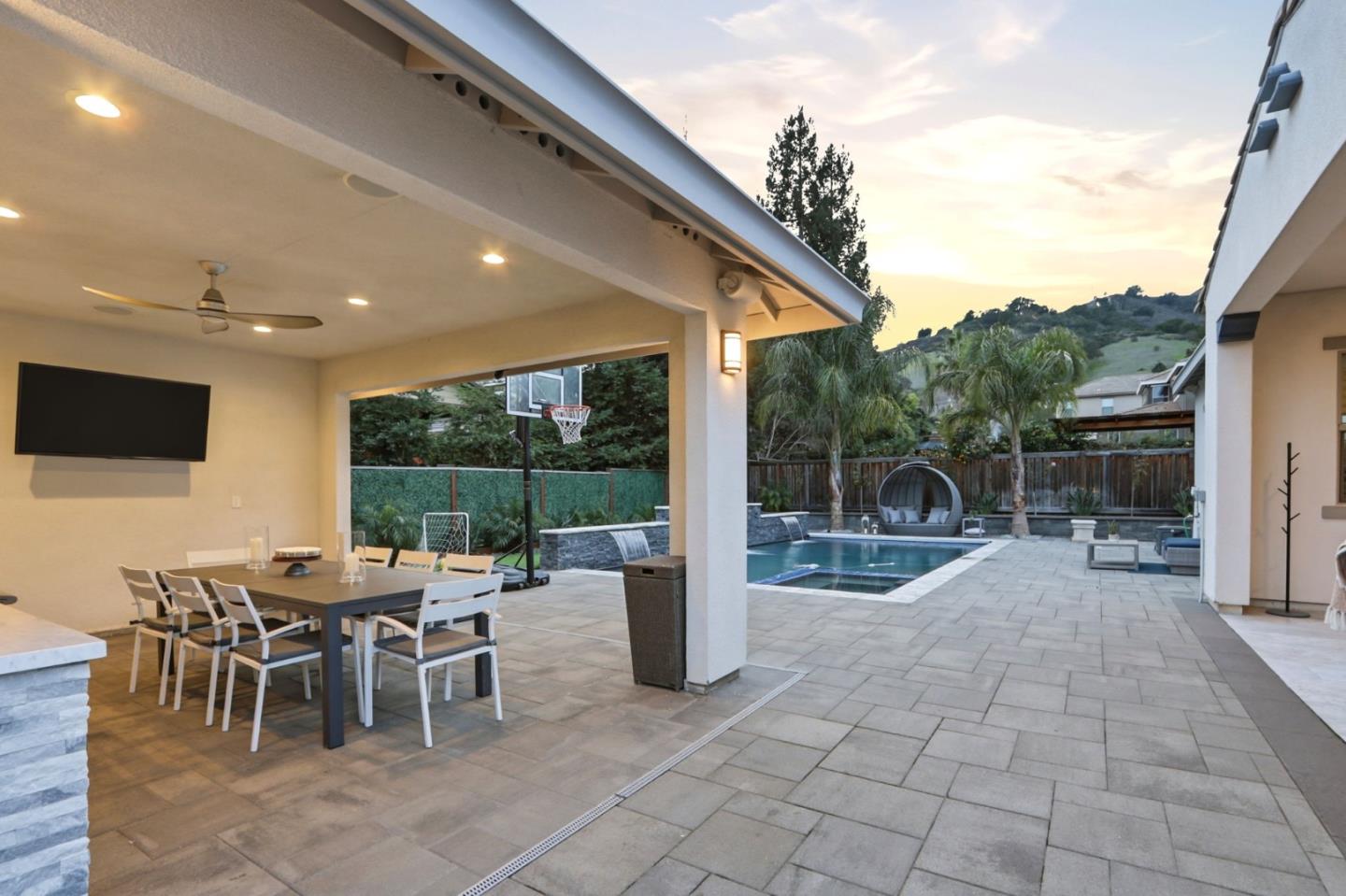 Detail Gallery Image 24 of 87 For 600 Price Dr, Morgan Hill,  CA 95037 - 5 Beds | 4/1 Baths