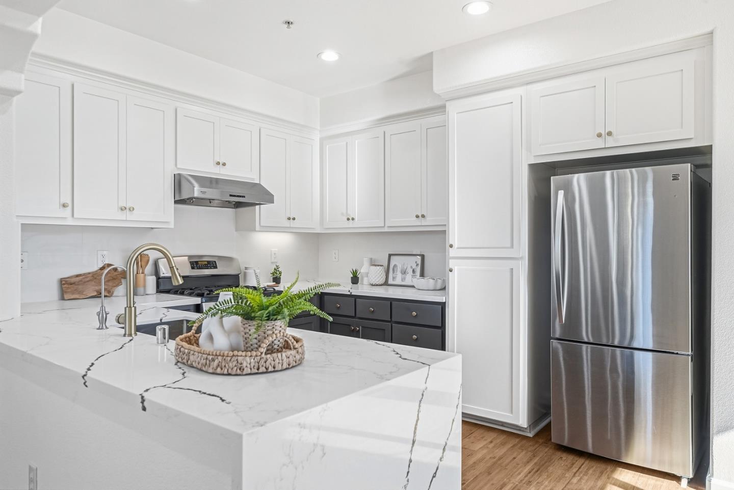 Detail Gallery Image 10 of 57 For 1421 Rosemary St, Menlo Park,  CA 94025 - 4 Beds | 3 Baths