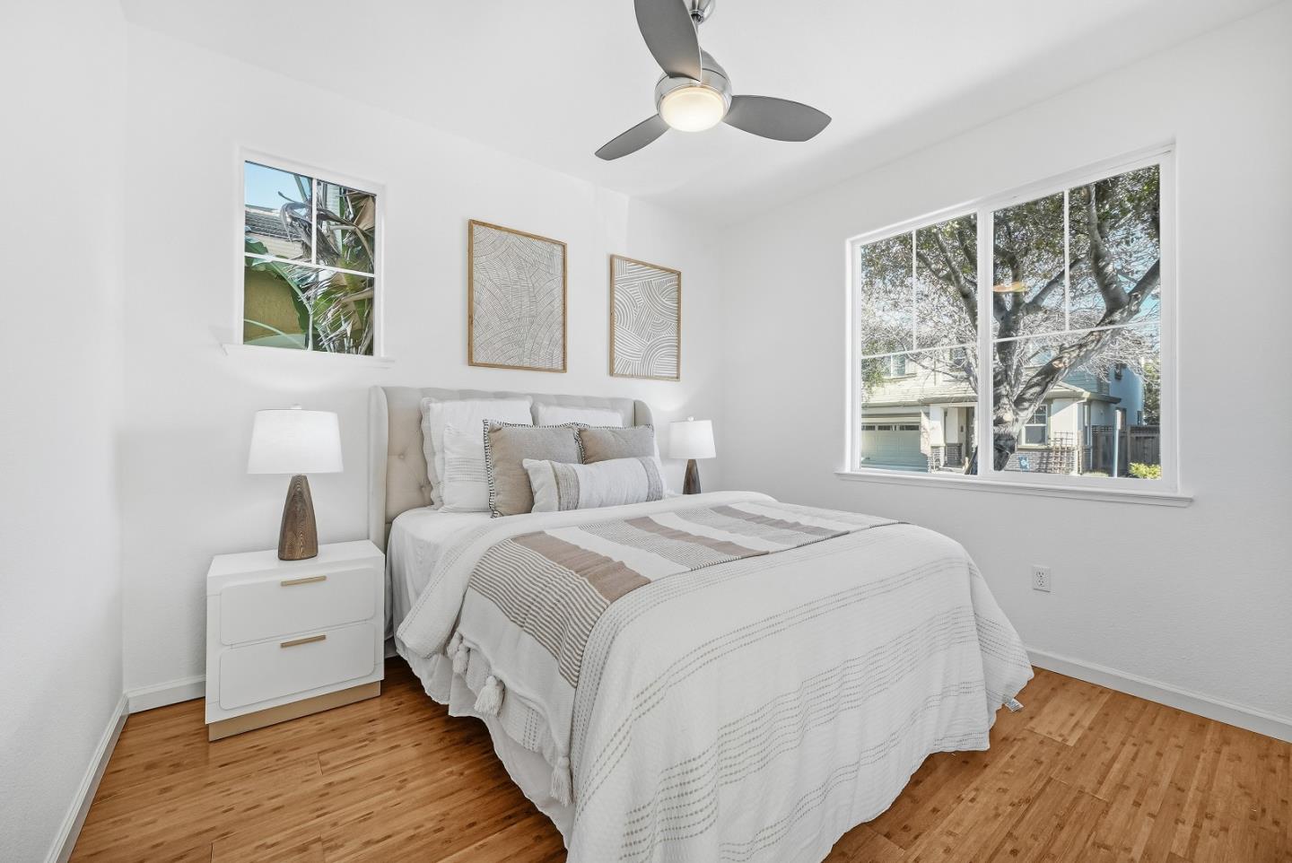 Detail Gallery Image 14 of 57 For 1421 Rosemary St, Menlo Park,  CA 94025 - 4 Beds | 3 Baths