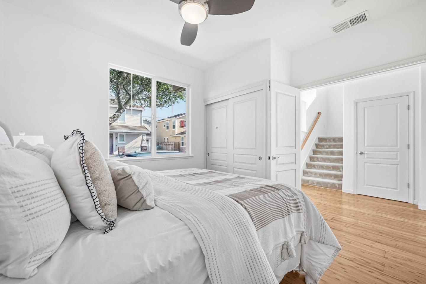 Detail Gallery Image 15 of 57 For 1421 Rosemary St, Menlo Park,  CA 94025 - 4 Beds | 3 Baths