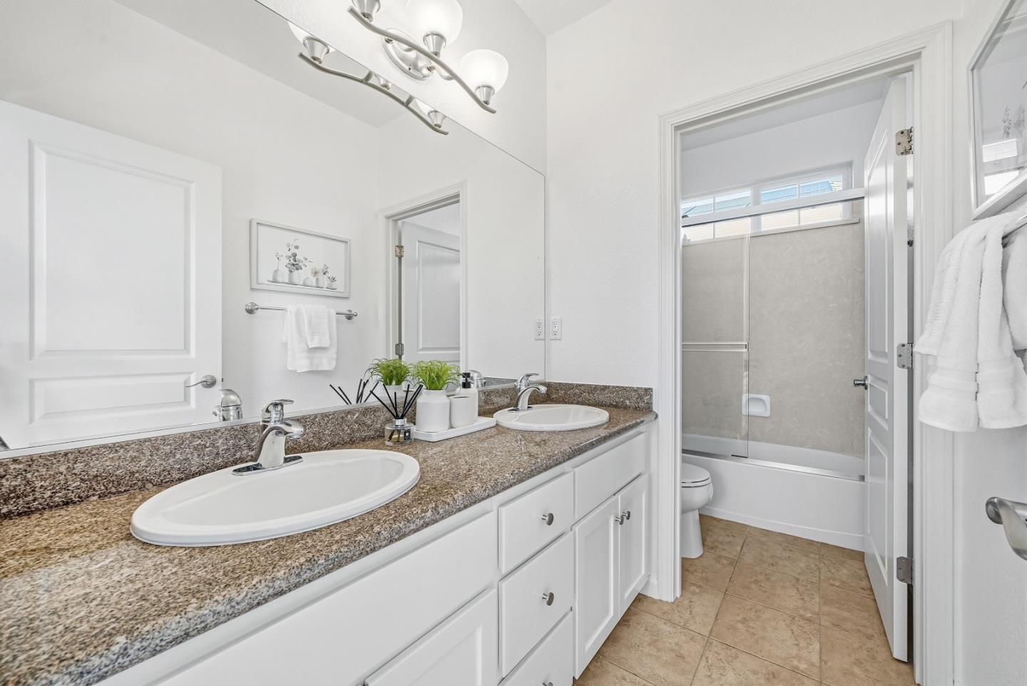 Detail Gallery Image 23 of 57 For 1421 Rosemary St, Menlo Park,  CA 94025 - 4 Beds | 3 Baths