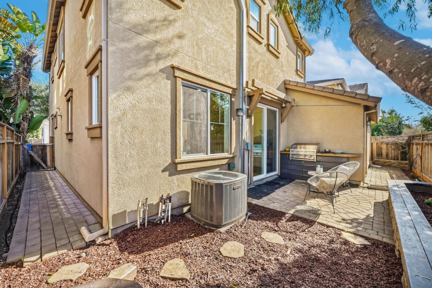 Detail Gallery Image 43 of 57 For 1421 Rosemary St, Menlo Park,  CA 94025 - 4 Beds | 3 Baths